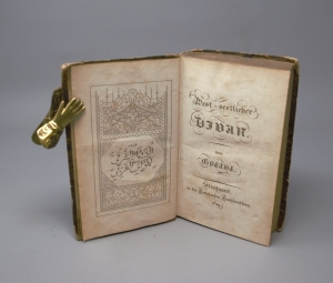 Los 2039 - Goethe, Johann Wolfgang von - West-oestlicher Divan. Stuttgart, Cotta, 1819. Erste Ausgabe in Druckvariante "TAlismane" - 2 - thumb